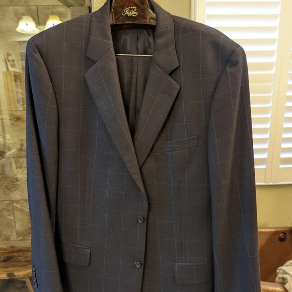 Like New Joseph A. Banks Suit - Picture 1 of 3